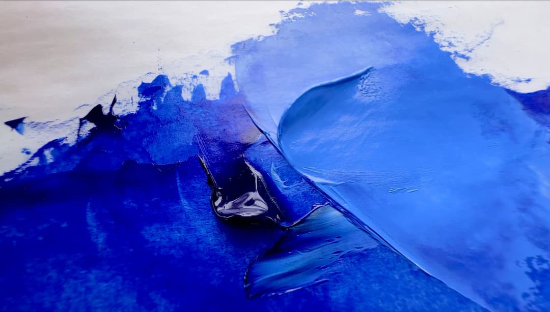 Ultramarine Blue oil paint next to a swatch tinted with white to make a pastel blue