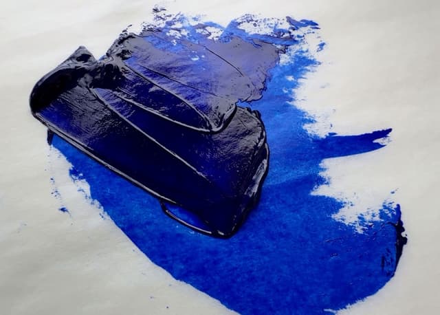 Ultramarine In Walnut Oil 4