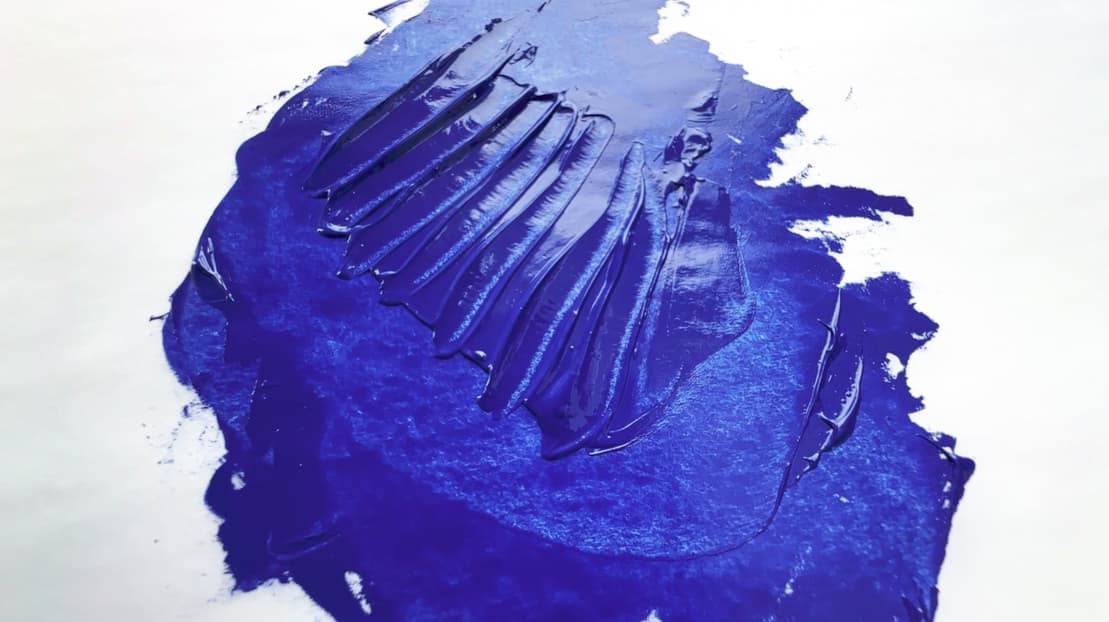 Impasto swatch of YInMn blue in oils with palette knife tracks through the paint