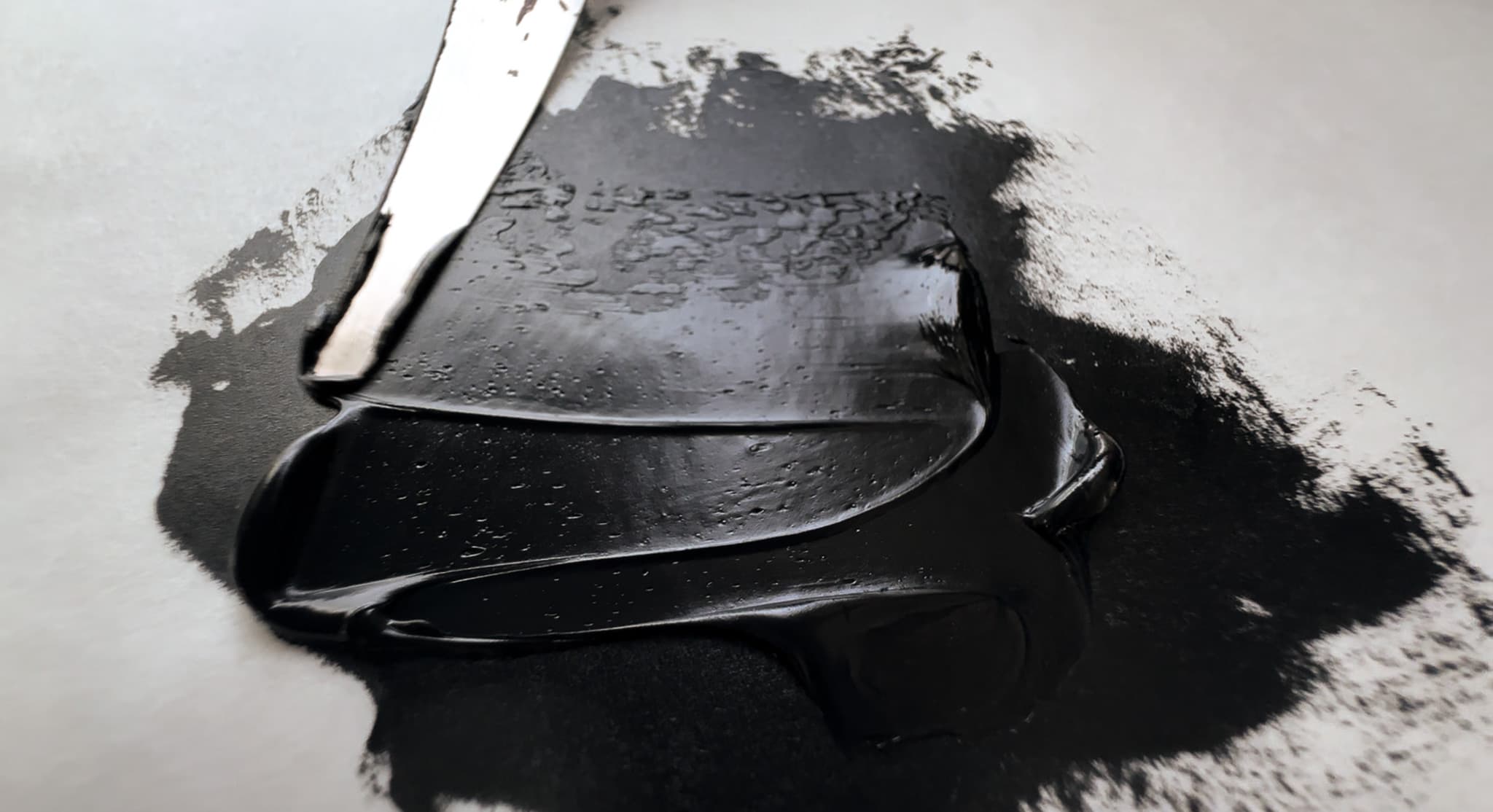 A swoosh of Holbein Peach Black