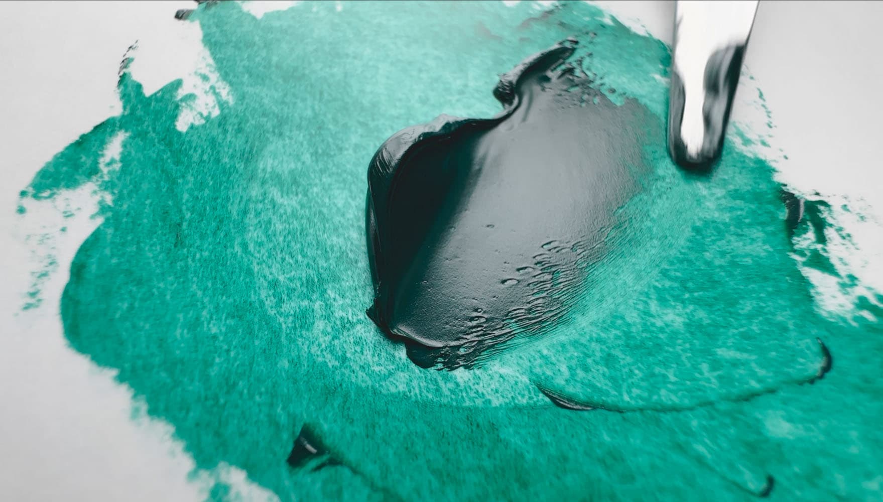 A daub of oil paint made with genuine viridian