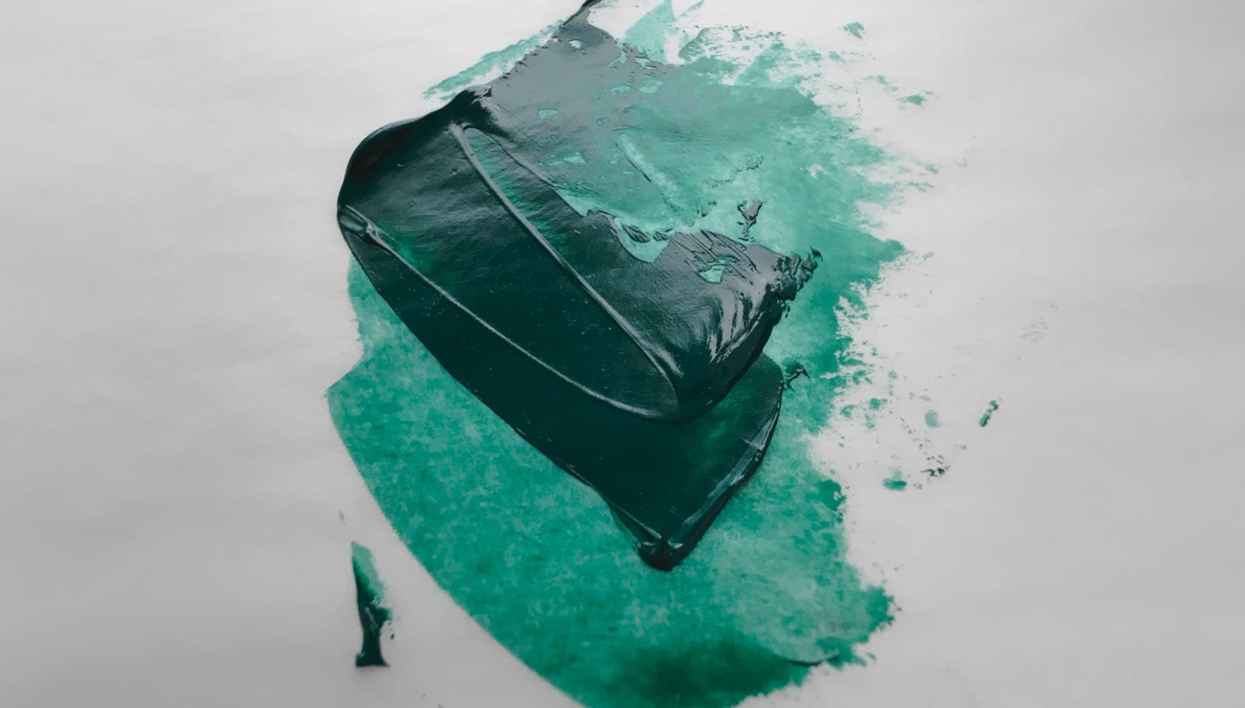 A stroke of Viridian oil paint