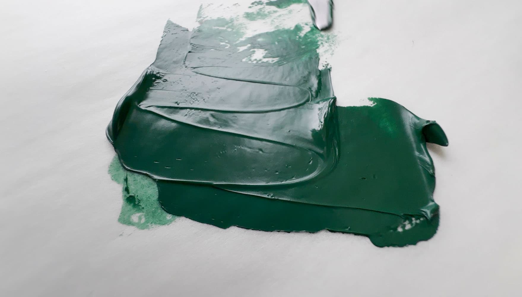 A daub of oil paint made with PG19, swirled to show the texture