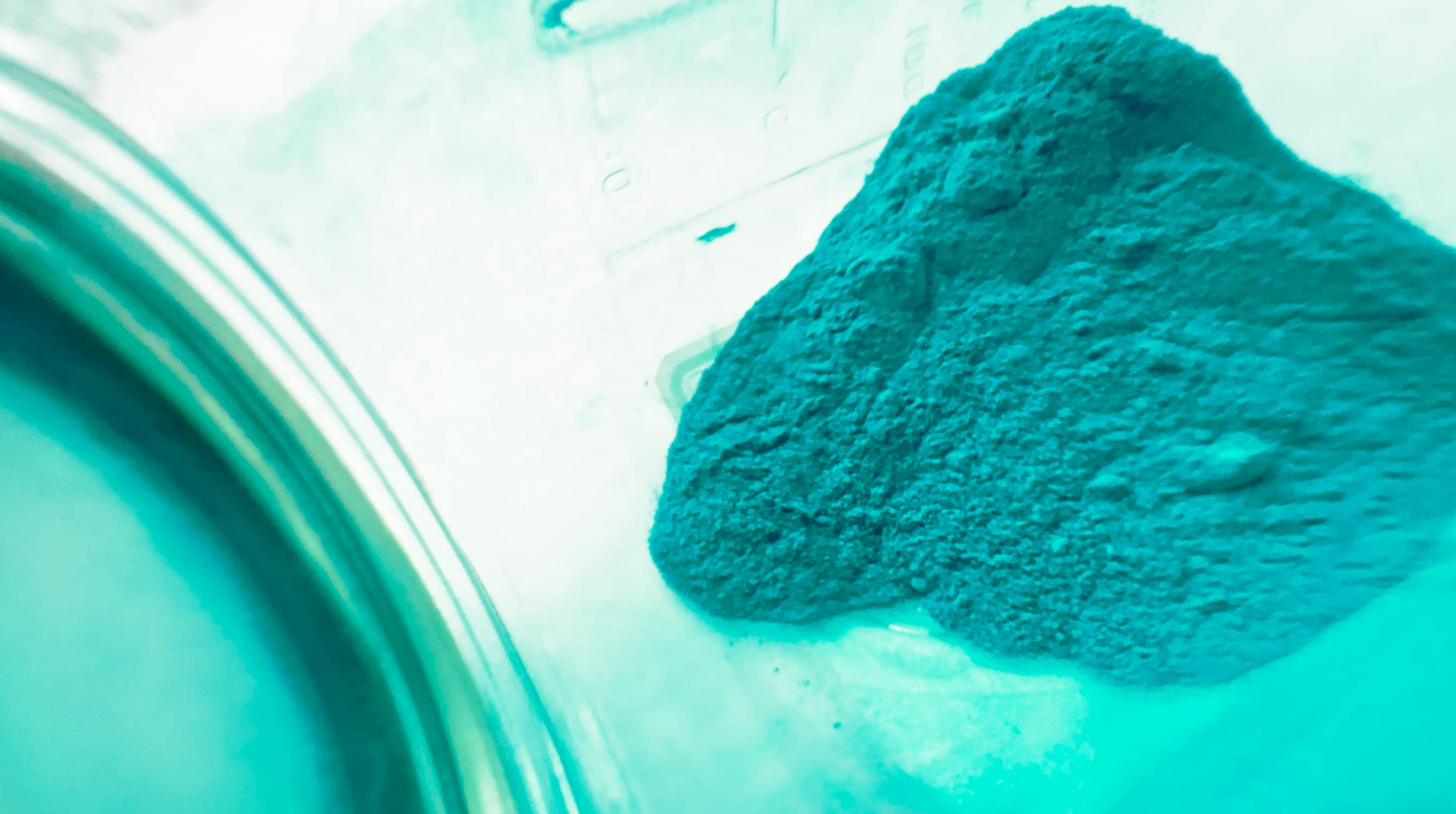 A bit of green dry pigment