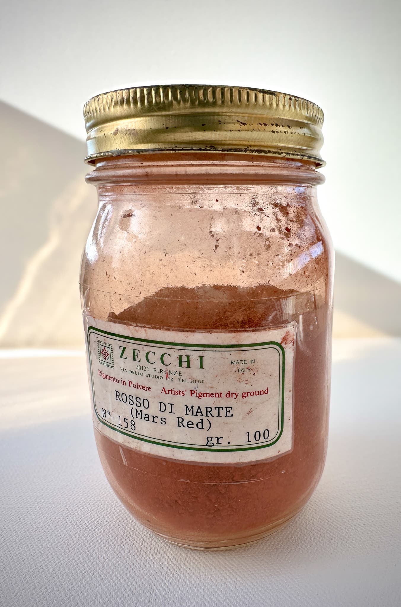 A jar of Zecchi Dried pigment, Mars Red, PR101
