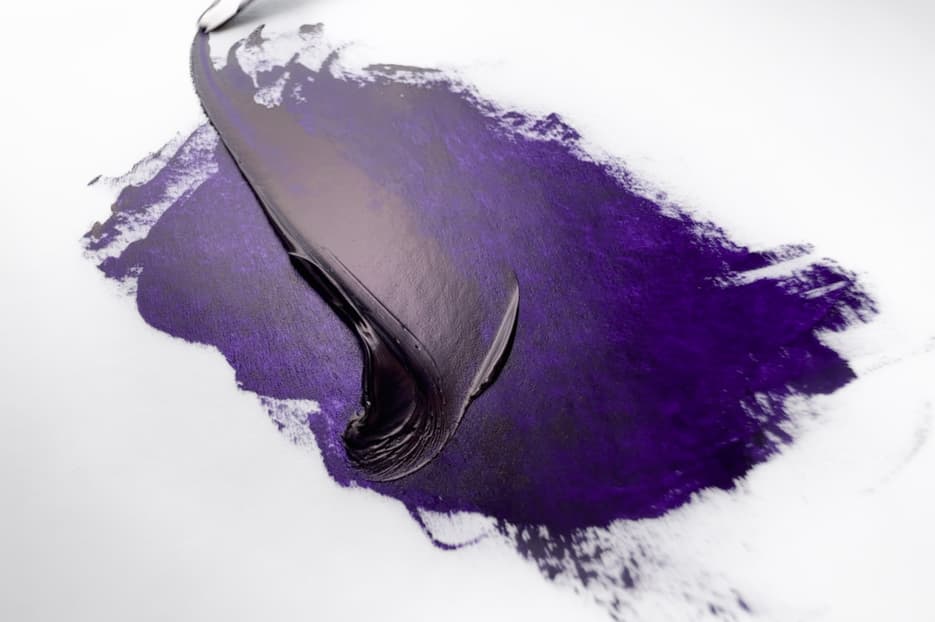 A stroke of oil paint made with PV23, dioxazine violet. Old Holland's paint is a bit more impasto