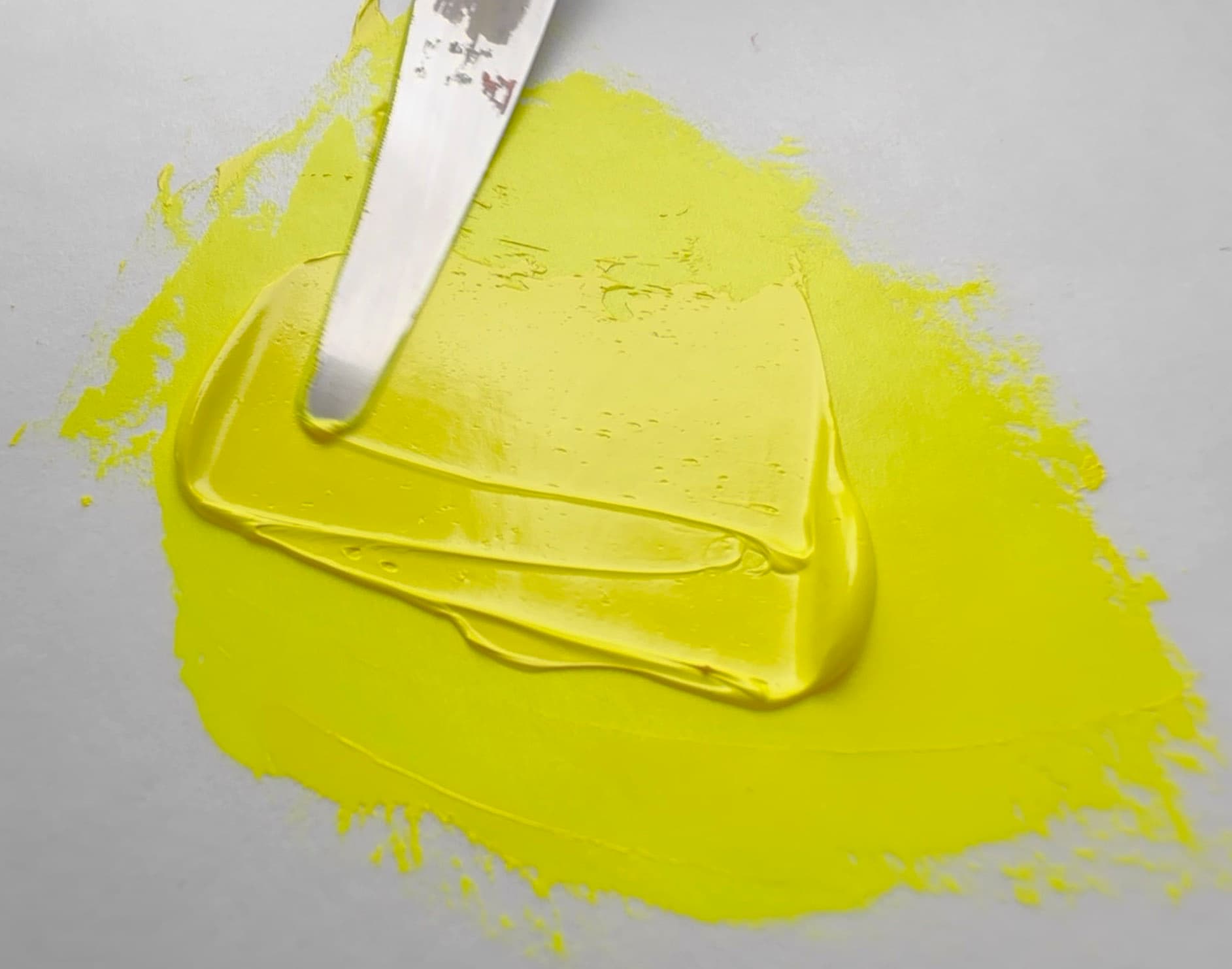 A bright yellow oil paint made of Hansa Yellow Light