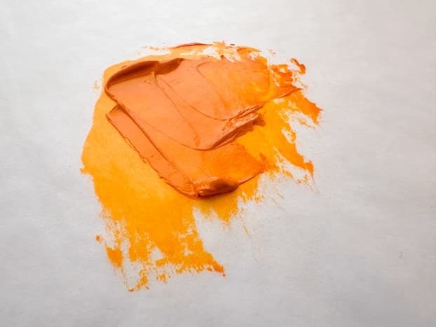 A swatch of the transparent Diarylide Yellow in oils